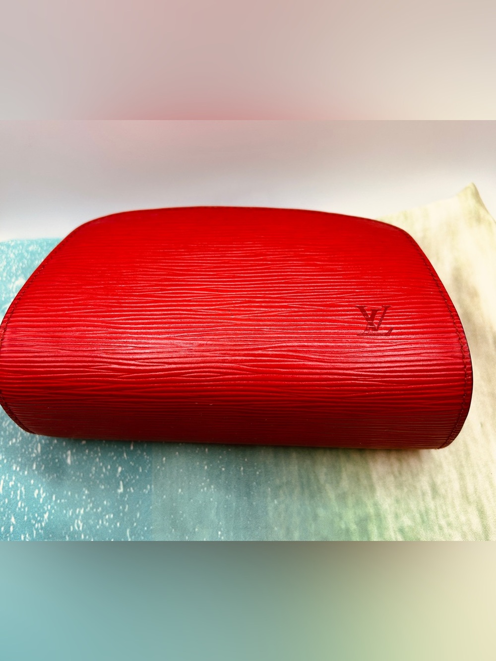 AUTHENTIC VINTAGE LOUIS VUITTON RED EPI COSMETIC POUCH PM - Picture 3 of 13